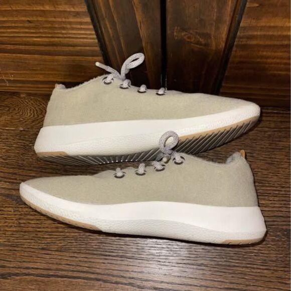 Size 9 Men’s Allbirds Merino Wool Shoes Beige Casual Athletic Runner Mizzle